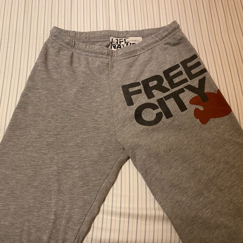 Grey free city sweatpants, size 1/S, light pilling